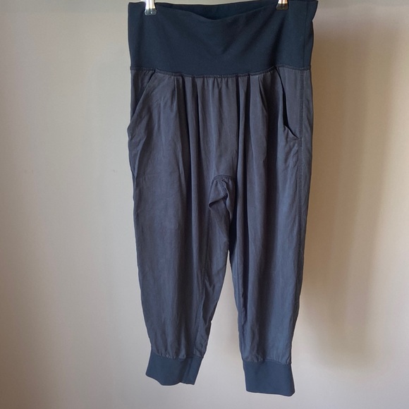 Lululemon black flowy joggers high waisted size 6 - Picture 1 of 6